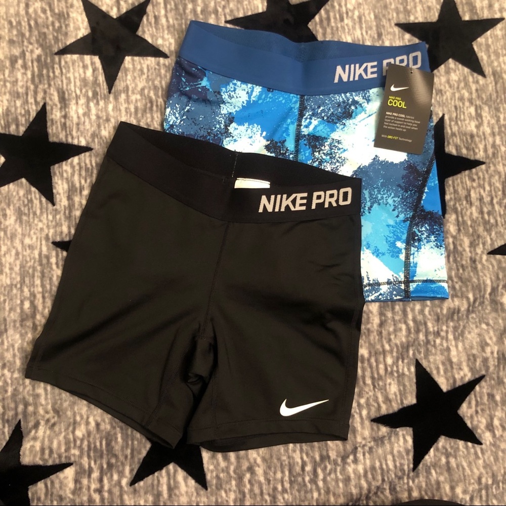 ❌❌SOLD❌❌2 Girls Large Nike Dri-Fit Shorts